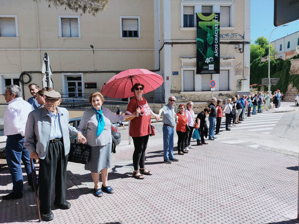 Cadena humana contra el abuso y el maltrato a las personas mayores | Diputación Provincial de Cuenca y UDP